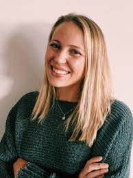 Lauren Hendry's Instagram, Twitter & Facebook