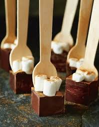 Sucette Au Chocolat A Plonger Dans La Tasse De Chocolat Chaud Sucette Chocolat Recette Chocolat Chaud Chocolat Chaud Maison