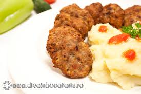 Chiftelele de cartofi nu sunt cu nimic mai prejos decat cele cu carne, ba chiar e posibil sa fie mai bune. Chiftelute Din Carne De Porc Si Vita Diva In Bucatarie