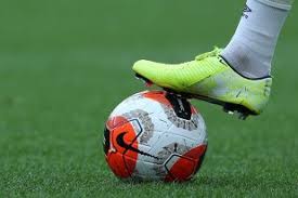 Fotbal (z anglického football, foot = noha, ball = míč), též kopaná, je kolektivní míčová hra, která je nejpopulárnějším kolektivním sportem na světě. Un Stat European A Decis Intreruperea Campionatului De Fotbal Din Cauza Coronavirusului