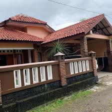 Terletak 12 meter di atas tanah, kolam renang ini tawarkan pemandangan gunung alpen. Rumah Joglo Ciomas Bogor Rumah Joglo Limasan Work