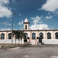 Anak dia tengah pegang buah nangka tu legend. Makam Sultan Mahmud Mangkat Dijulang Cami