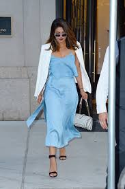 Priyanka Chopra S Date Night Shoes Say Babe Wear Your Sneakers But I M Getting Fancy Fashion Street Style Dress Night Dress