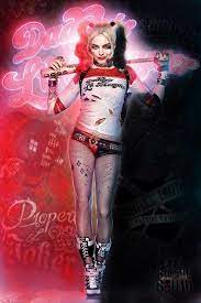 In the black label harley quinn and the birds of prey, harley asks huntress her opinion on two possible costumes, one of which is one of her usual costumes from the comics and the other of which is her harley faces a talkative and crazy mercenary in a full red and black suit called red tool. Fanart Harley Quinn With Red And Black Hair Dc Cinematic