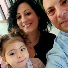 In mezzo alle tempeste della mia vita, mi conforta la fiducia che tu mi  terrai a galla sulla tavola delle tue preghiere, e che, se il peso delle  mie colpe mi abbatte