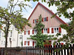 Simon jakis team baut das haus ab, um es an anderer stelle möglichst originalgetreu wieder aufzubauen, wenn sie einen kunden dafür finden. Handwerksmuseum Binder Pehr Haus Stadt Rottenburg A D Laaber