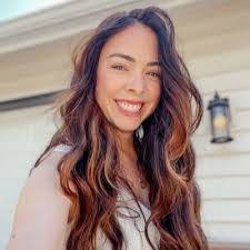 Amanda Fuentes's Instagram, Twitter & Facebook