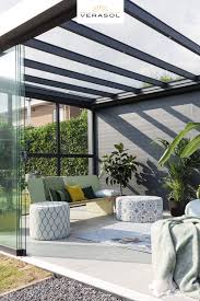 Moderne Freistehende Alu Uberdachung Terrasse Glasschiebewande Cube Gartenzimmer Kaltwintergarten In 2020 Terassenideen Terassenentwurf Hinterhof Designs