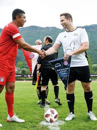 Record and instantly share video messages from your browser. Fc Bayern Legends The Fc Bayern Allstar Team