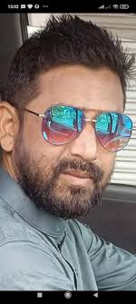 কুৎসিত মন নিয়ে কেউ কখনো কারো প্রসংশা করতে পারে না। মানুষ তখনই কারো প্রসংশা  করতে পারে ,যখন ঐ ব্যাক্তির থেকেও তার মনটা বেশি পবিএ থাকে। ভুল ...