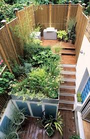 Aujourd'hui, deavita vous présentera 20 astuces pour aménager un petit jardin et créer une zone de repos ! Amenagement Petit Jardin De Ville 12 Idees Sur Pinterest Cote Maison