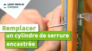 Comment Remplacer Un Cylindre De Serrure Encastree Leroy Merlin Youtube