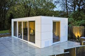 Outdoor Lounge In Grossem Gartenhaus Als Massanfertigung Design Garten Design Gartenhaus Gartenhaus Haus