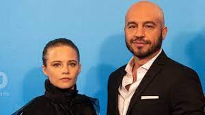 Jasna fritzi bauer hatte ihren durchbruch mit dem kinofilm ein tick anders und verkörpert im tatort die enthusiastische liv moormann. Neues Ermittler Trio Untersucht Seinen Ersten Bremer Tatort Buten Un Binnen