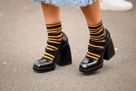 Zapatos de moda primavera 2020, inspiración años 90: plataformas ...