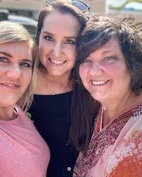 Belinda Sutherland's Instagram, Twitter & Facebook