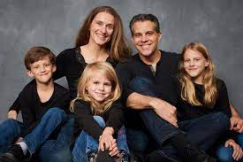 Book A Studio Family Portrait Family Portrait Poses Studio Family Portraits Family Portraits
