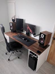 Find And Save Ideas About Modern Computer Desk Modern Corner Desk On Fomfest Com See More Ideas Computer Desk Design Diy Computer Desk Computer Desk Setup