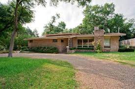 Candy Sale Of The Week Glad On Gladiolus For Under 200 000 Dallas Real Estate News Candy S Dallas Real Estate Mid Century Modern House Mid Century House