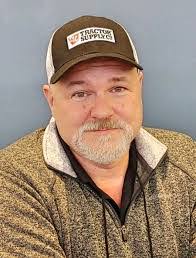 Dean Geis's Instagram, Twitter & Facebook