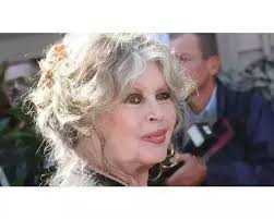 25 Stunning Haircuts And Hairstyles For Women Over 80