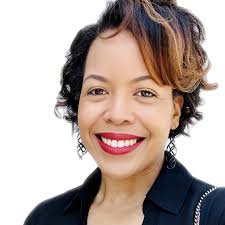 We are very proud to start our alumni feature stories this year with Eysha  Shirrine Powers, a class of 2003 Grainger Engineering Siebel School of  Computing and Data Science alumna!