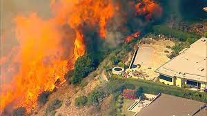 Pacific palisades fire threatens hillside homes. Pacific Palisades Fire Threatens Homes In Southern California Raw Youtube