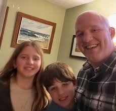 Mark "The Filipino Wrecking Machine" Munoz MMA Stats, Pictures, News,  Videos, Biography