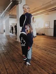 Check spelling or type a new query. Mengenal Off White Brand Kekinian Favorit Rihanna Agnez Mo Hingga Syahrini