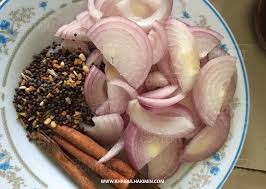 Kepala ikan santan bawang putih bawang merah kemiri cabe jahe lengkuas kunyit serai lemon juice garam daun. Kari Kepala Ikan Ikan Merah