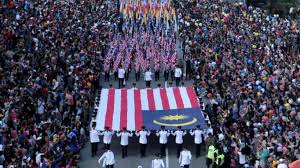 Barangkali salah satu kejayaan tunku yang utama selepas merdeka ialah penubuhan persatuan asia tenggara (kemudian asean) yang menjadi batu. Mencari Kunci Jiwa Yang Merdeka