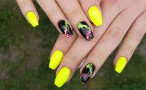 Las uñas acrílicas son una opción genial cuando quieres lucir una manicura estupenda, pero sientes que las tuyas no han crecido lo suficiente o simplemente te apetece lucir algo más profesional en un uñas acrílicas de colores. Unas Neon La Tendencia Que Causa Furor En Instagram