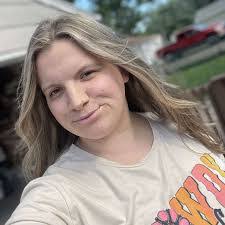 Shelby Stratton's Instagram, Twitter & Facebook