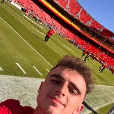 Coach's Energy and Player's Willingness to Battle