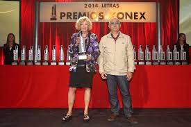 La poesía trabaja más con el objeto ausente que con la presencia la ensayista y poeta argentina dialogó sobre su última obra, libros chiquitos, donde reflexiona. Tamara Kamenszain Fundacion Konex