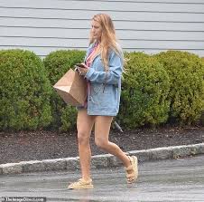 Celebrity by toofab staff | 8/1/2021 8:15 am pt. Blake Lively Is Spotted Out For The First Time Since Her Father Ernie Passed Away Fat The Age Of 74 Geeky Craze