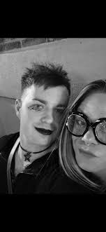 I'm not sure who excepted me in the group but thank u. And Im longtime  friend of sean..I'd like to write and send him some money.