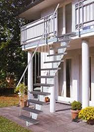 In mülheim hat der treppenbauer nappenfeld eine konstruktion gefertigt, die dem einfamilienhaus einen deutlichen mehrwert bringt. Aussentreppe Bausatz Aussen Treppen Holzkomplett De