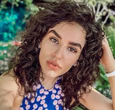 Kéfera Buchmann esclarece caso de estagiária que tratava mal seus fãs: Se  passava por mim