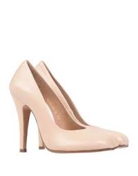 The maison margiela iconic tabi split toe shape is admired here on 8 cm patent leather heels in the brightest white. Shop Maison Margiela Tabi Plain Leather Pin Heels Stiletto Pumps Mules By Sisisinosi Buyma