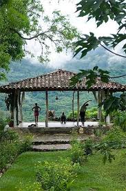 Kanske En Plattform Med Tradgardsutsikt Yoga Space Design Yoga Space Outdoor Meditation