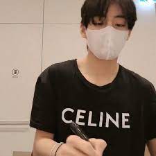 Abaixo você encontrará respostas para dúvidas frequentes e informações detalhadas sobre o produto! ì œì´í™‰ On Twitter Kim Taehyung V Taehyung Taehyung