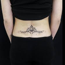 Tattoo black&white, vedat dalokay cad. Bel Dovmeleri Icin 14 Fikir 2021 Bel Dovmeleri Dovme Dovme Modelleri