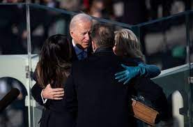 Let us see who was his parents, how many siblings he has and what about wife and children. Joe Und Jill Biden Das Ist Amerikas Neue First Family Panorama Stuttgarter Nachrichten