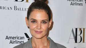Katie Holmes muestra con orgullo estrías en Instagram