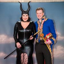 Bis zur auflösung dieser frage richtete sich die aufmerksamkeit der beobachter aber auf die politiker, die söder dereinst nachfolgen könnten. Fastnacht In Franken 2017 Die Kostume Der Politiker Und Promis Tv