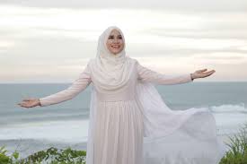 Santesh finally appeared with the official music video of a viral hit song, 'amalina' which tells of the romance between two. Penyanyi Malaysia Cari Peruntungan Di Industri Musik Indonesia Okezone Celebrity