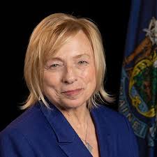 Jenell Clark (@1jenellc)