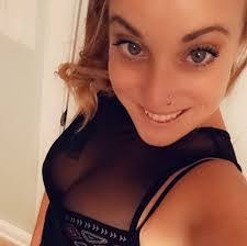 Candice Graves's Instagram, Twitter & Facebook