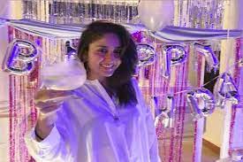 Kareena Kapoor Kissed In Birthday Party Birthday Surprise Party Birthday Party Images Kareena Kapoor Khan
